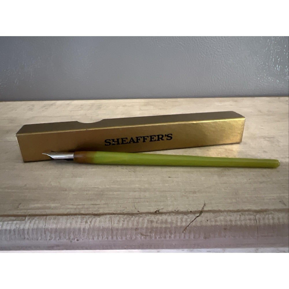 VTG - LIME GREEN SHEAFFER CALLIGRAPHY - DIP FOUNTA PEN IN ORIGINAL BOX